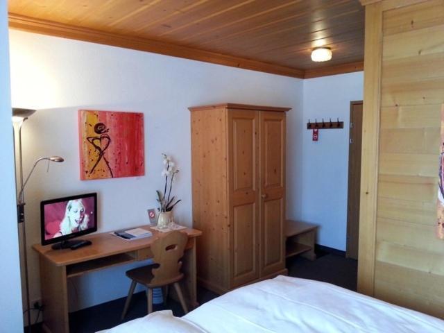 Sonnegg Hotel Zweisimmen Pokoj fotografie