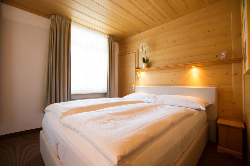 Sonnegg Hotel Zweisimmen Pokoj fotografie